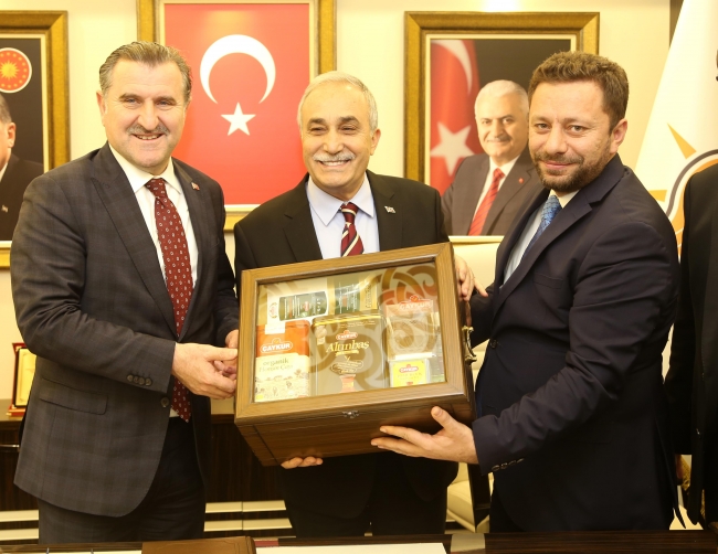 Gıda, Tarım ve Hayvancılık Bakanı Ahmet Eşref Fakıbaba: Çay sadece Rize için değil, tüm Türkiye için çok önemli